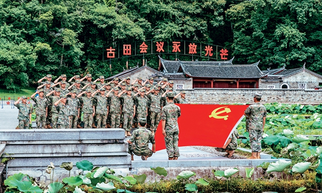 始終堅(jiān)持從政治上建設(shè)和掌握軍隊(duì)